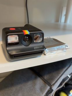 Polaroid Go Instant Camera + Sealed Film - Black