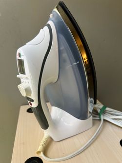 Sunbeam Compact Steam Iron with Shot of Steam Feature