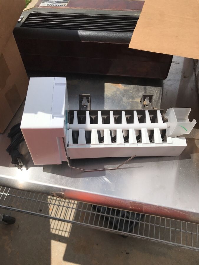 Automatic ice maker for refrigerator