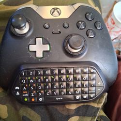 Xbox One Elite Controller With Xbox One Chatpad 