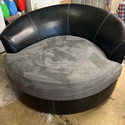 Round Couch 