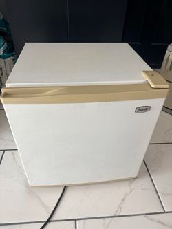 Mini fridge