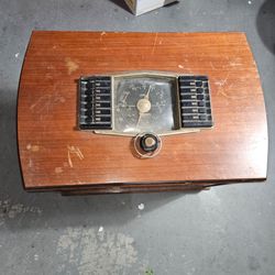 Vintage Zenith Tube Radio Wooden Cabinet