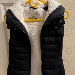 Women’s Hollister Sherpa Hooded Vest XS