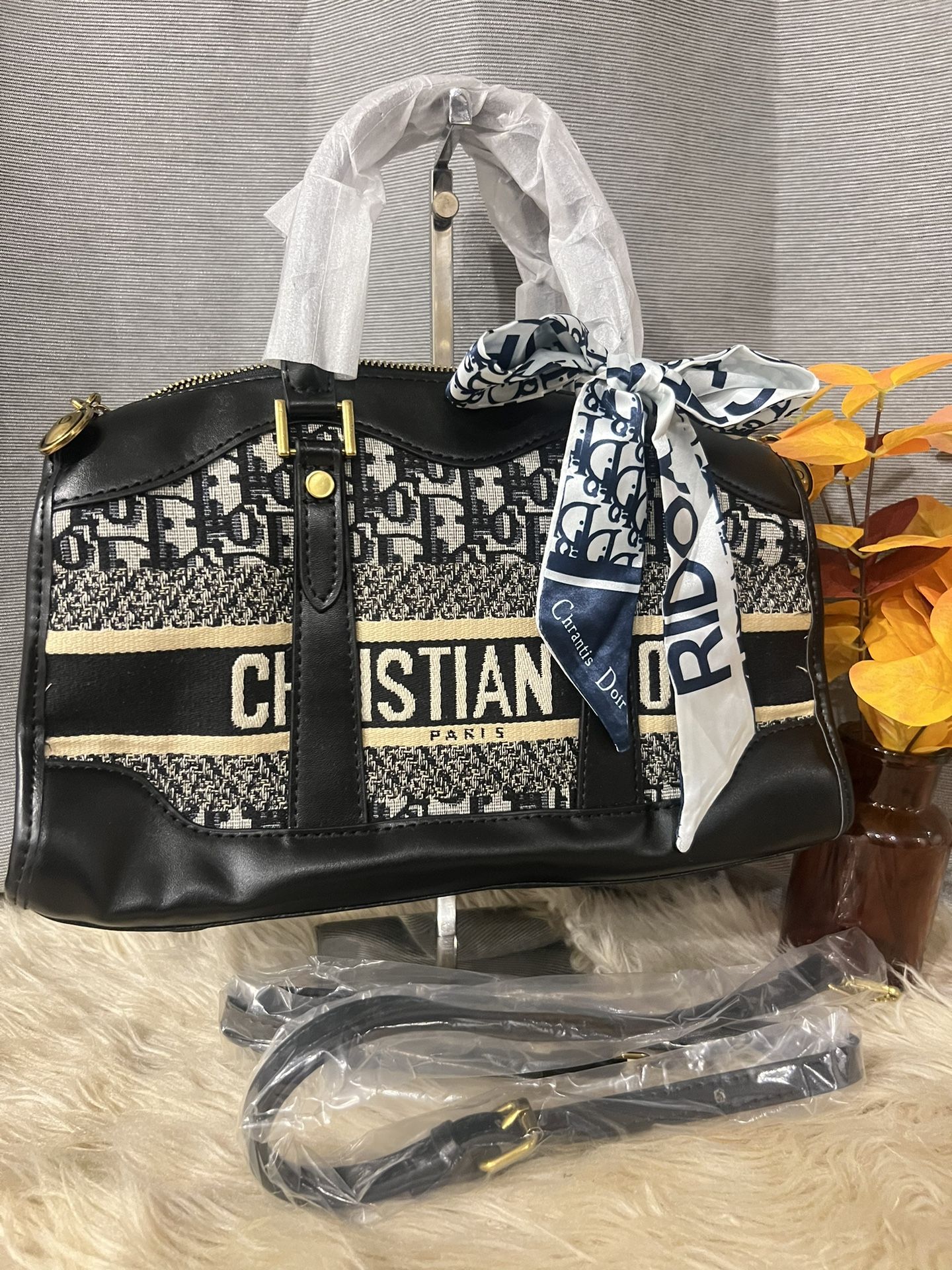 Women Hand And Shoulder Bag, The Best Quality Very Versatile And Fashion