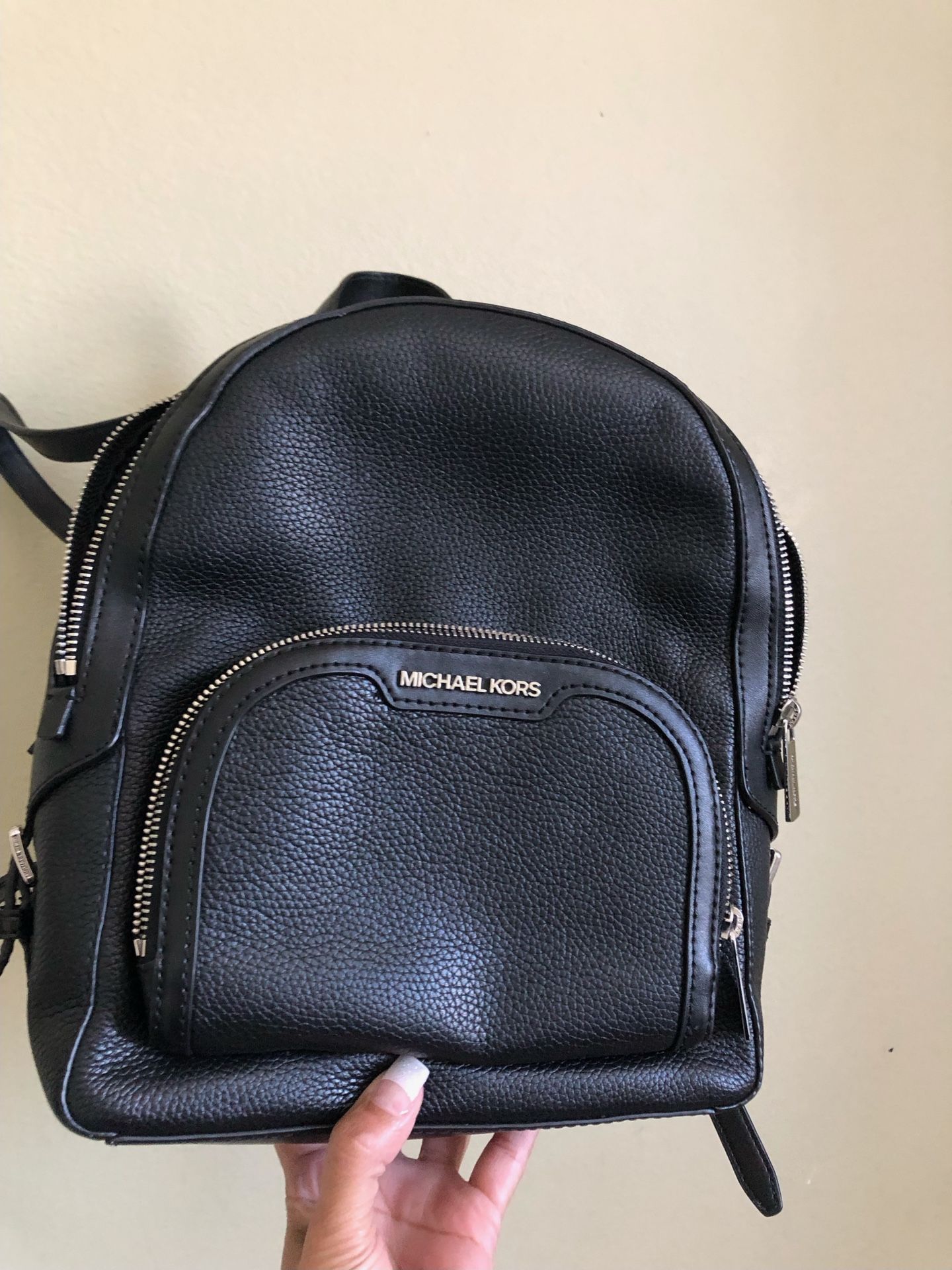 MK LIKE NEW ONKY USED 2 times 🤩🤩🤩. MEDIUM/LARGE SIZE