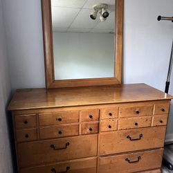 Vintage Vanity With Mirror 