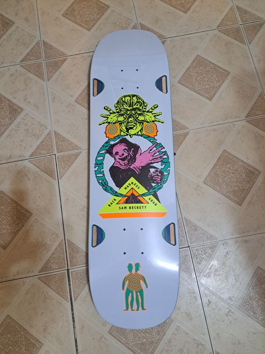 MADNESS SKATEBOARDS SAM BECKETT PRO MODEL THE SCARECROW LOGO IMPACT LIGHT SKATEBOARD DECK SIZE 8.75