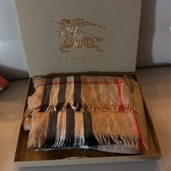 Burberry Scarf 