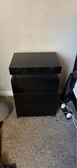 Black Gloss 4-Drawer Dresser