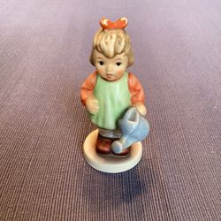 Vintage Original M.I. Hummel Porcelain Figurine, like new, Nature’s Gift 1996 #729