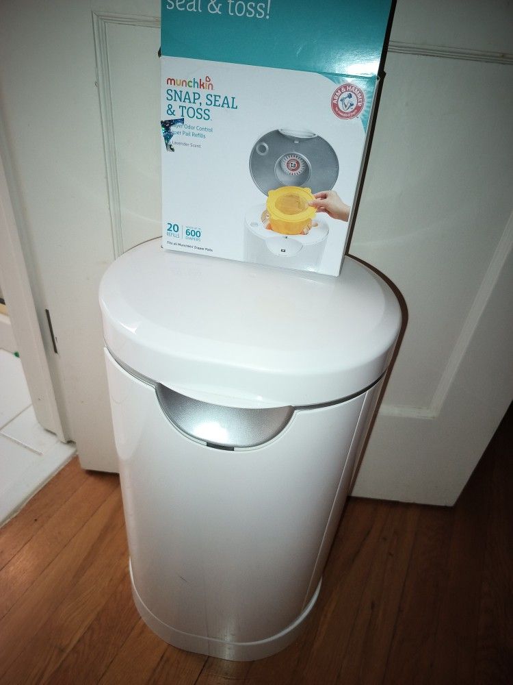 Munchkin Diaper Genie And Bags