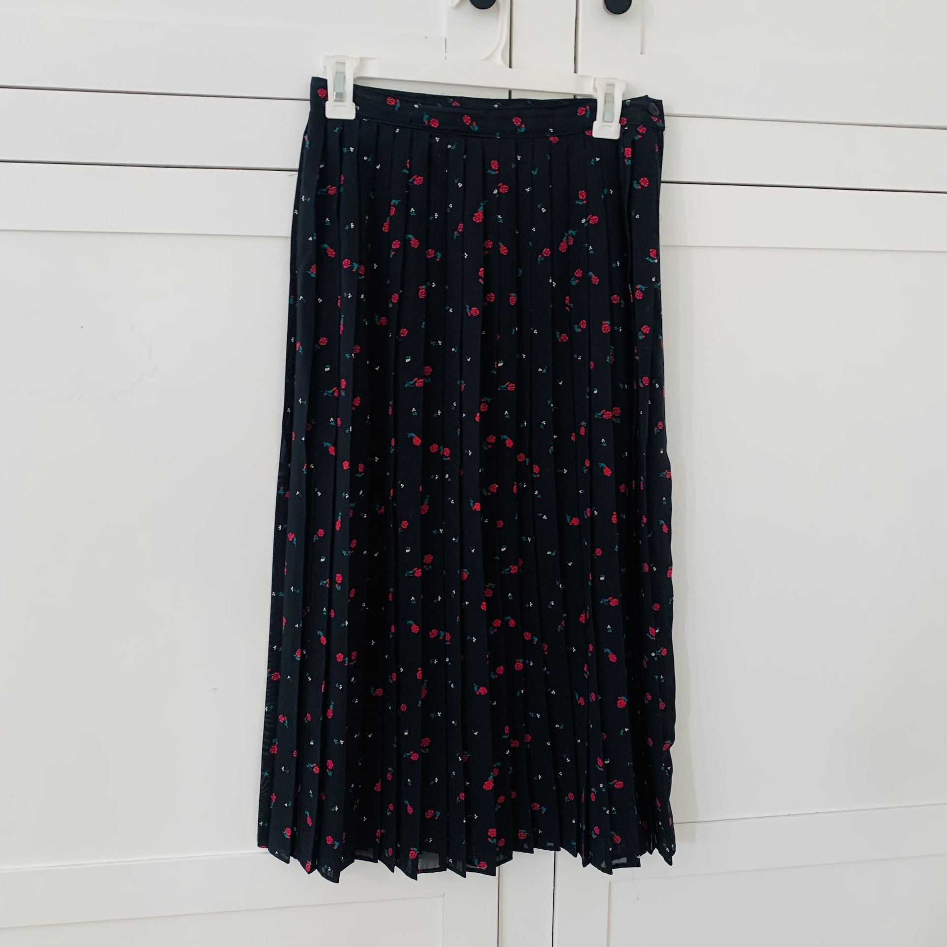 Vintage Topics California Black Sheer Rose Pleated Midi Skirt