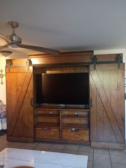 Entertainment center