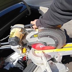 Dewalt DSW780 12 Inch Double Bevel Sliding Compound Miller Saw