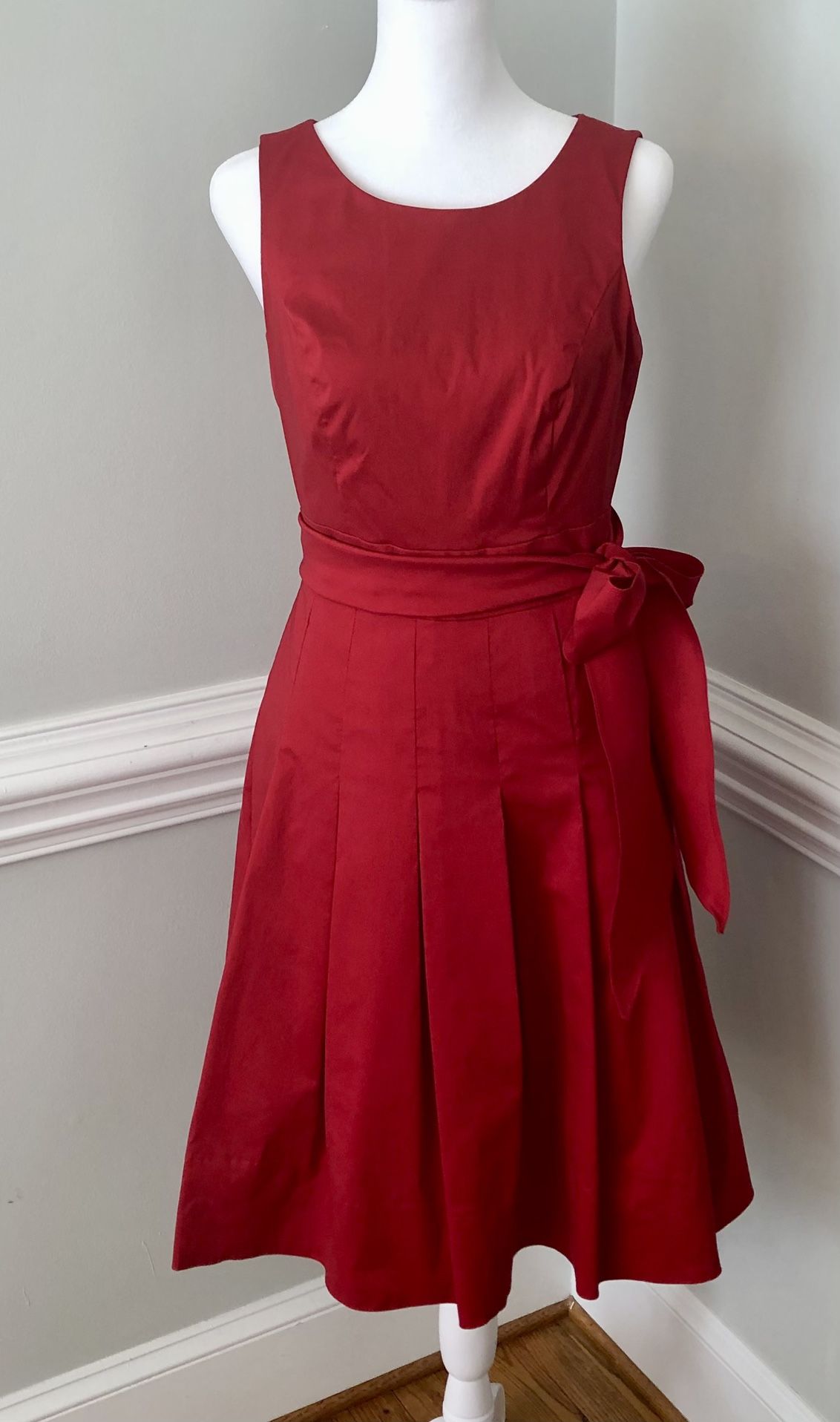 Like New, Scarlet Red Formal Sleeveless Dress with Pleats from Jones Wear (size 4)