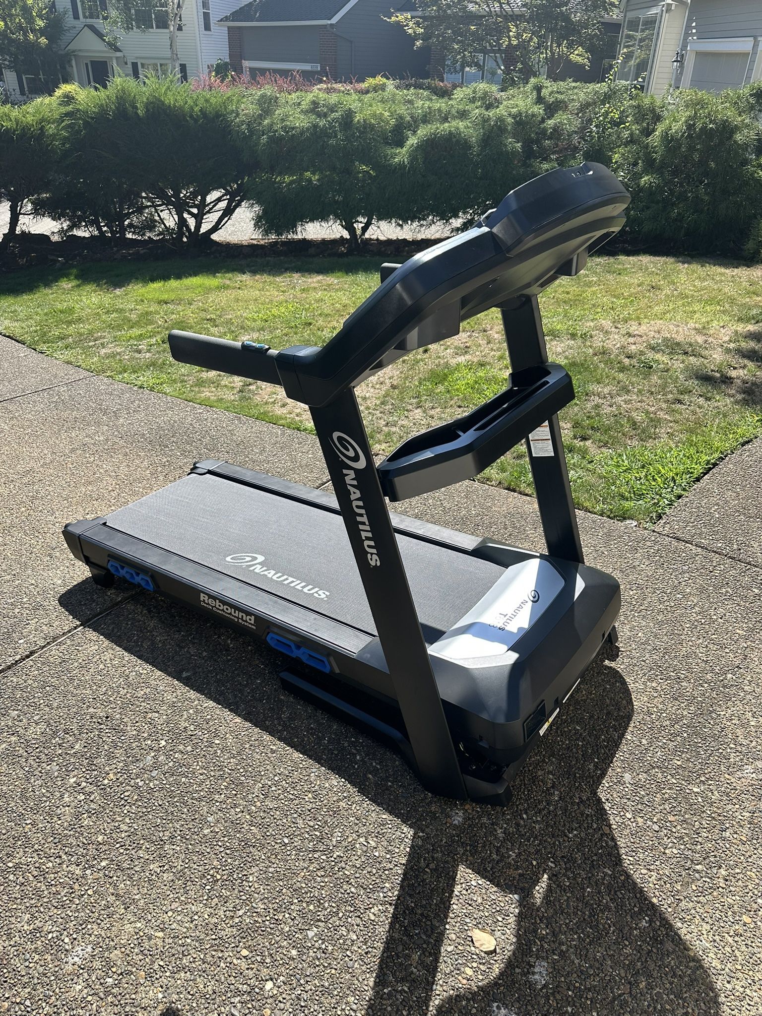 Nautilus T618 Treadmill – Excellent Condition + Bonus Heart Rate Strap