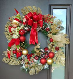 Professional Handmade Christmas Wreath with Porcelain Elf and Lights navidad