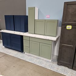 Jade Green Solid Wood Kitchen Cabinets! Bring In Your Exact Sizes For A Quote 