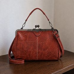 Vintage Style Red-Brown Kiss-Lock Handbag
