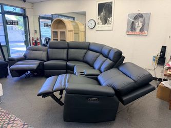 New Leather Power Recliner Sectional Couch with Console - Free Delivery 🚚!