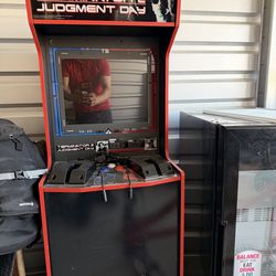 ARCADE GAME . Terminator judgment day .