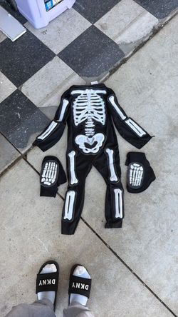 Skeleton costume