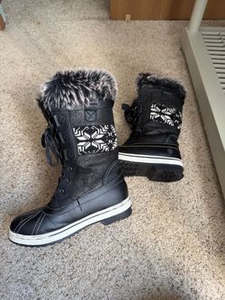 Black Winter Snow Boots with Faux Fur Trim