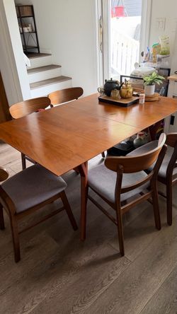 Extendable Dining Table and 5 Chairs