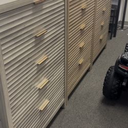 5 Drawers Dresser, 43”Tall Modern Chest of Drawers,Fluted Closet Organizer for Living Room, Hallway