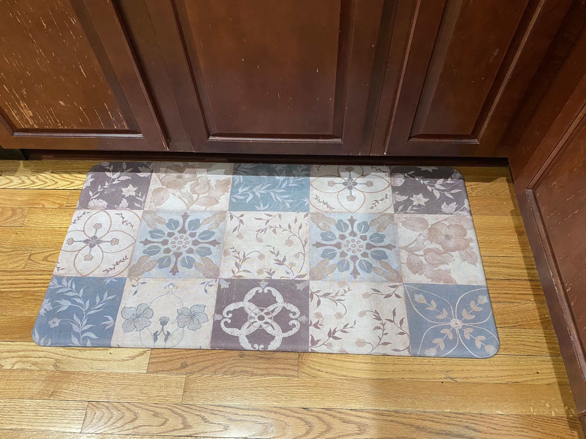 4 matching kitchen mats
