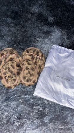 BALENCIAGA