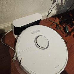 Vacuum robot Roborock S6