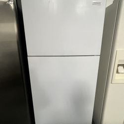 Refrigerator Frigidaire 30”