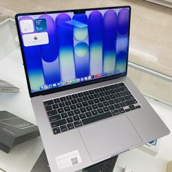 MacBook Air m3 8gb ram 256gb ssd