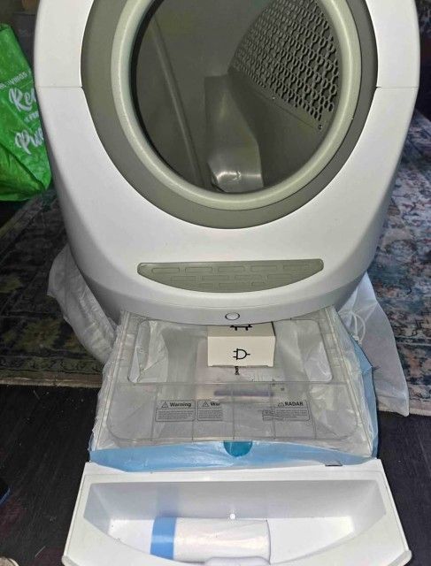 Leo's Loo Robotic Cat Litter Box 