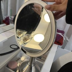 vanity mirror 