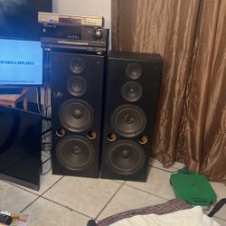 Reciber power Full One made I Francia Including Two Talk Speakers And One CD Players 