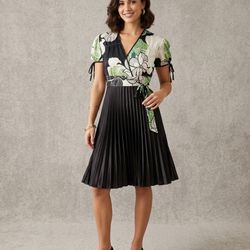 Stylish Dress size M (42) floral & pleated skirt short sleeve Summery versatile