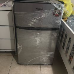 Whirpool Mini Fridge With freezer 