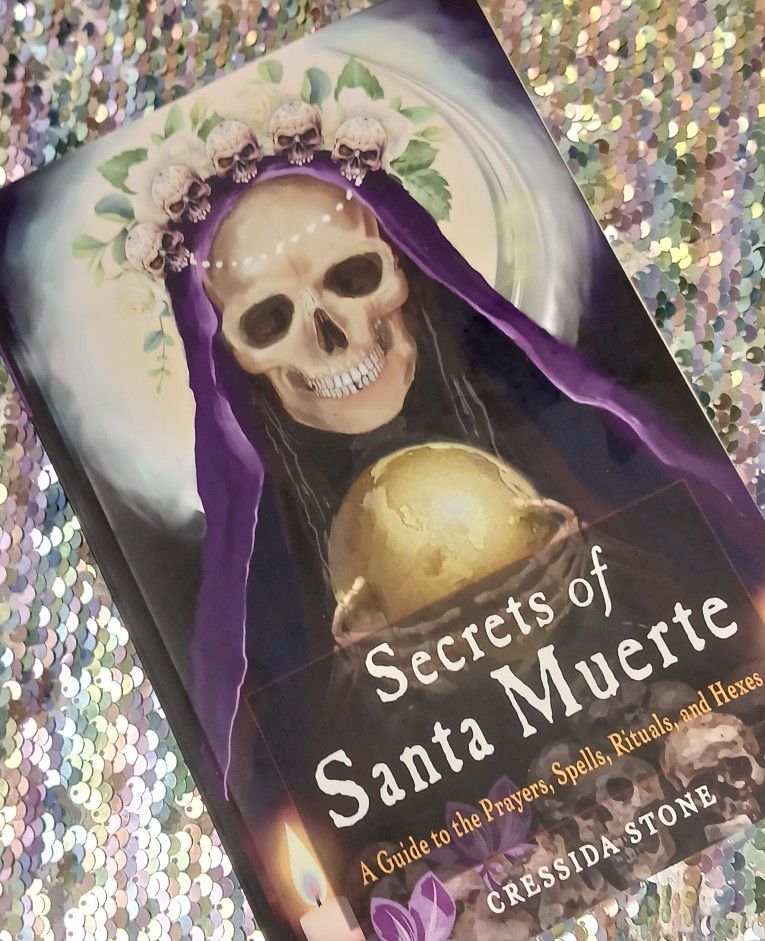 (Book)Secrets of Santa Muerte