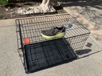 Barely-used Petsmart Dual-Door Dog Crate - Medium for Sale in Pasadena, CA  - OfferUp