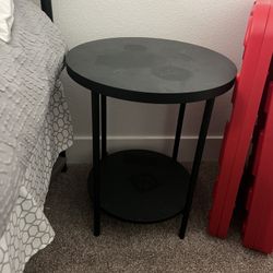 2 nightstands