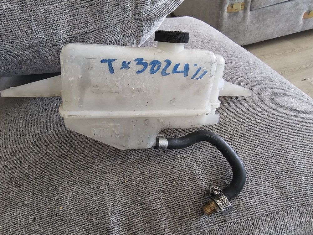 2014-2018 Infiniti Q50 Radiator Coolant Reservoir Overflow Bottle Tank Oem