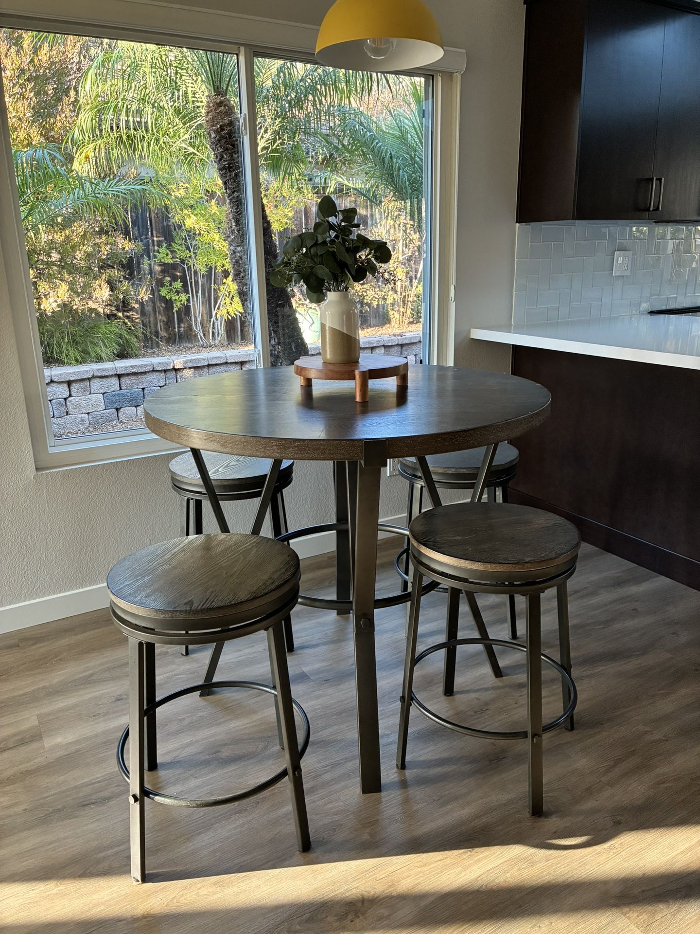 Breakfast Table And Stools 