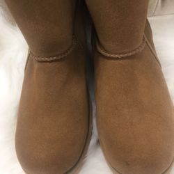 UGG Kids Size 3  New 