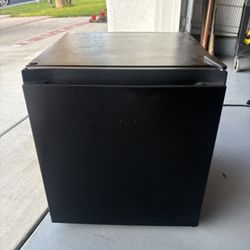 Small Refrigerator 6 Months Old