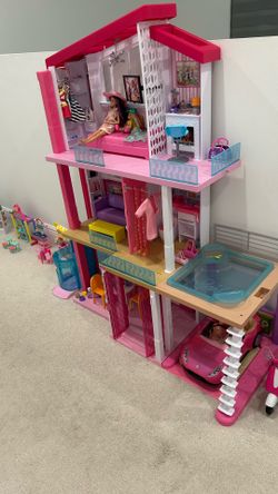 Barbie Dreamhouse (3.75-ft) 3-Story Dollhouse Playset with Pool & Slide, Party Room, Elevator, Puppy Play Area. Babie dolls and accessoriers.