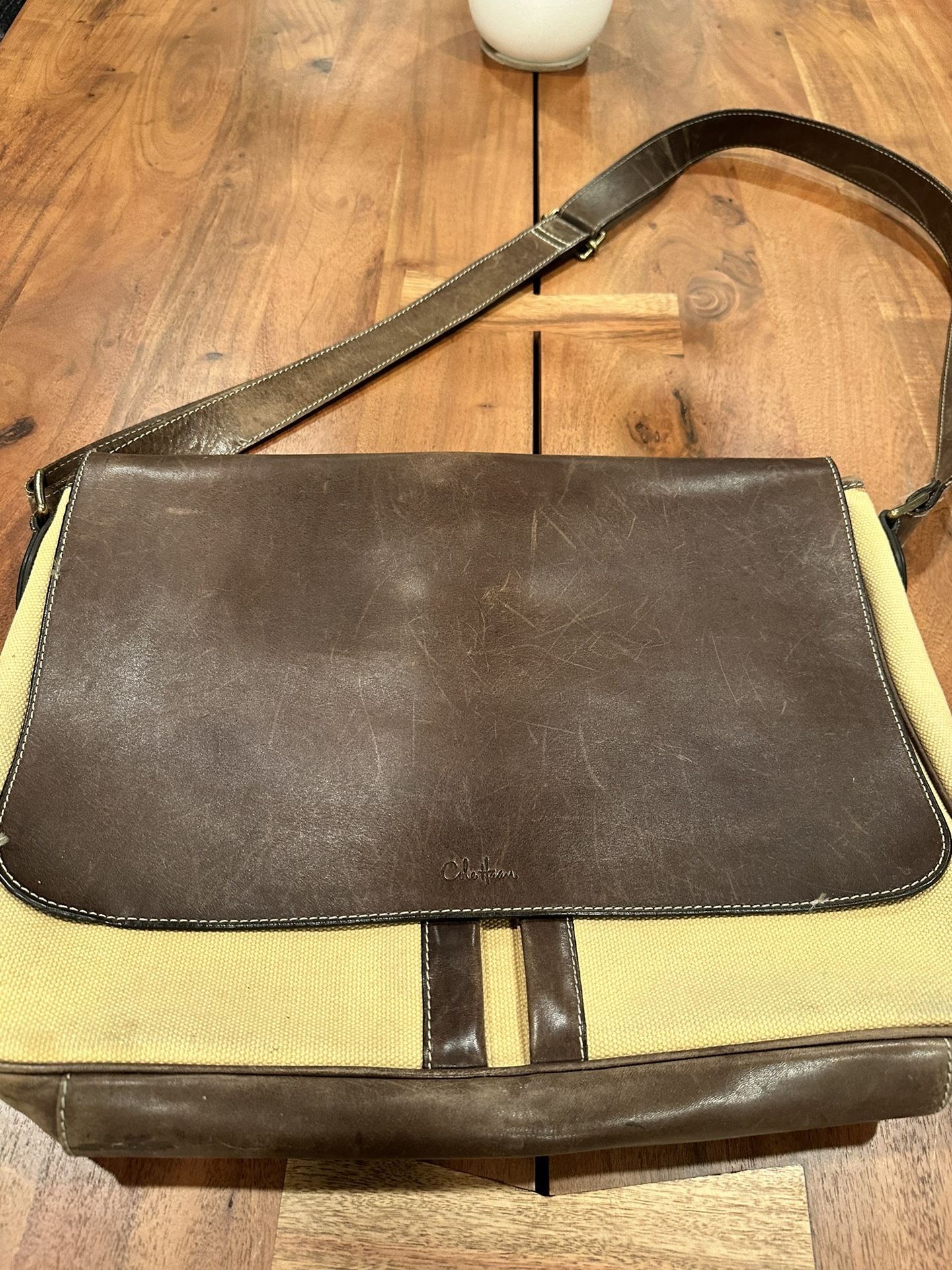Cole hann Leather messenger Bag
