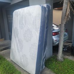 NEW Queen MATTRESS and BOX SPRING. Bed frame not included👍